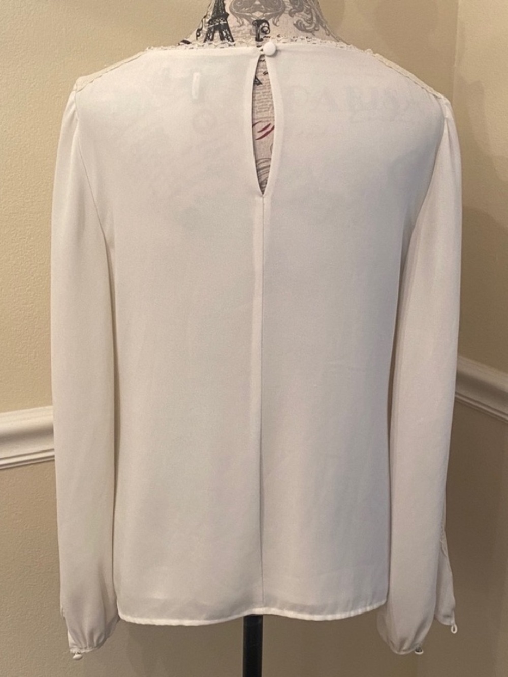 White House Black Market Cream Lace Trim Blouse Size 2 Elegant Long Sleeve Top - Picture 4 of 10